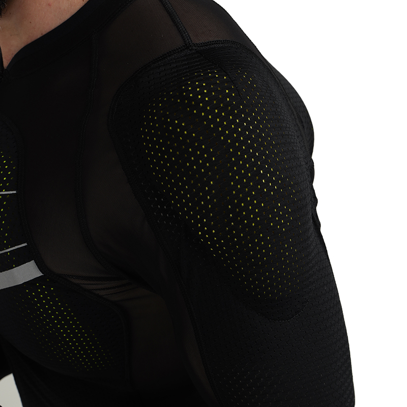 코만도 슬리브리스 블랙 재킷-2